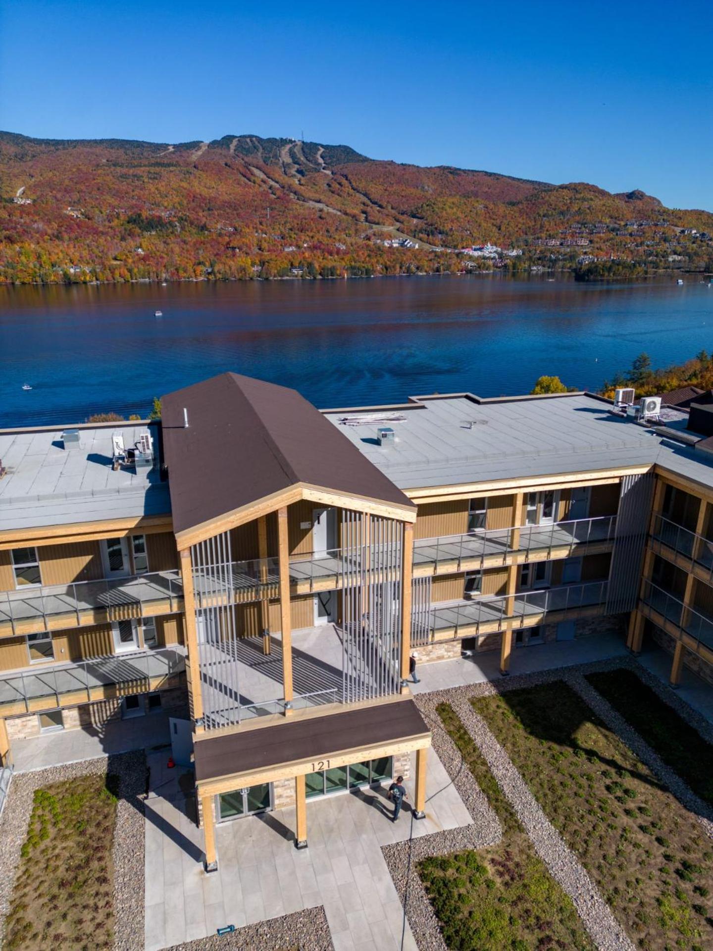 Serenity By The Slopes: Tremblant Waterfront Condo Мон-Трамблан Экстерьер фото